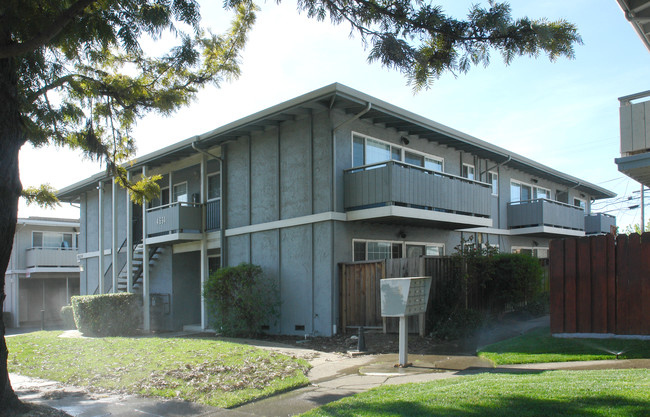 4634 Campbell Ave in San Jose, CA - Foto de edificio - Building Photo