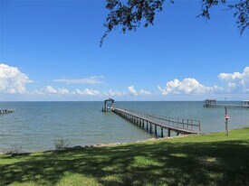 3 Avenue E in Bacliff, TX - Building Photo