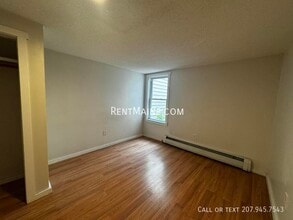 206 Maine Ave in Farmingdale, ME - Building Photo - Building Photo