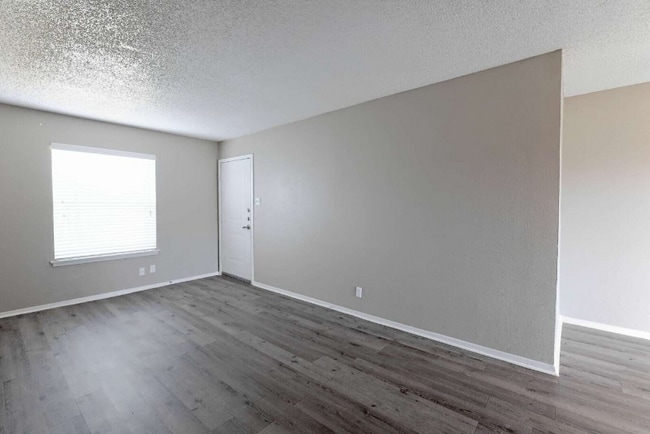 351 Bedford Rd in Bedford, TX - Building Photo - Building Photo