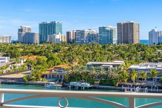 9751 E Bay Harbor Dr in Bay Harbor Islands, FL - Foto de edificio - Building Photo