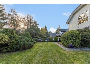 149XX Southmere Pl in White Rock, BC - Building Photo - Building Photo