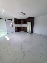 920 SE 8th St in Hialeah, FL - Building Photo - Building Photo