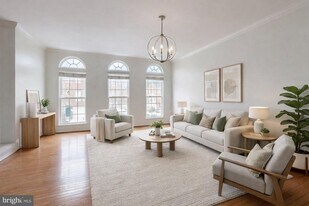 8365 Derwent Valley Ct in Lorton, VA - Building Photo