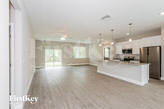 339 Halloran St SE, Unit A in Palm Bay, FL - Foto de edificio - Building Photo