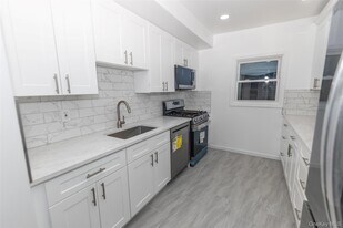 27 Park Pl in Lynbrook, NY - Building Photo