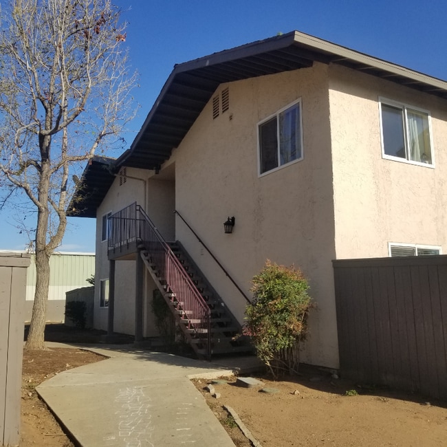 240 W Lincoln Ave in Escondido, CA - Building Photo - Building Photo