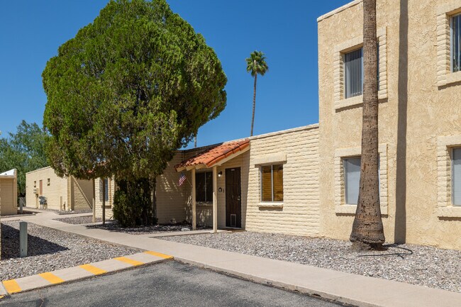 Villa del Vista in Tucson, AZ - Foto de edificio - Building Photo