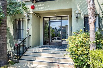 Palms at Beachwood in Los Angeles, CA - Building Photo - Building Photo