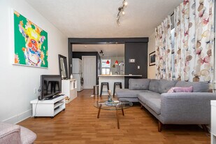 32 Barrington Av in Toronto, ON - Building Photo