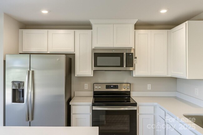 8025 District Dr in Charlotte, NC - Building Photo - Building Photo