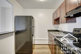 441 W Oakdale Ave in Chicago, IL - Building Photo