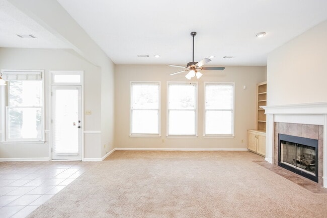 8818 Lybrook Cove E in Memphis, TN - Foto de edificio - Building Photo