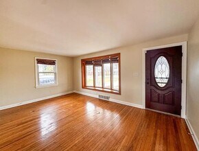 6212 Upper Hunters Trace in Louisville, KY - Building Photo - Building Photo