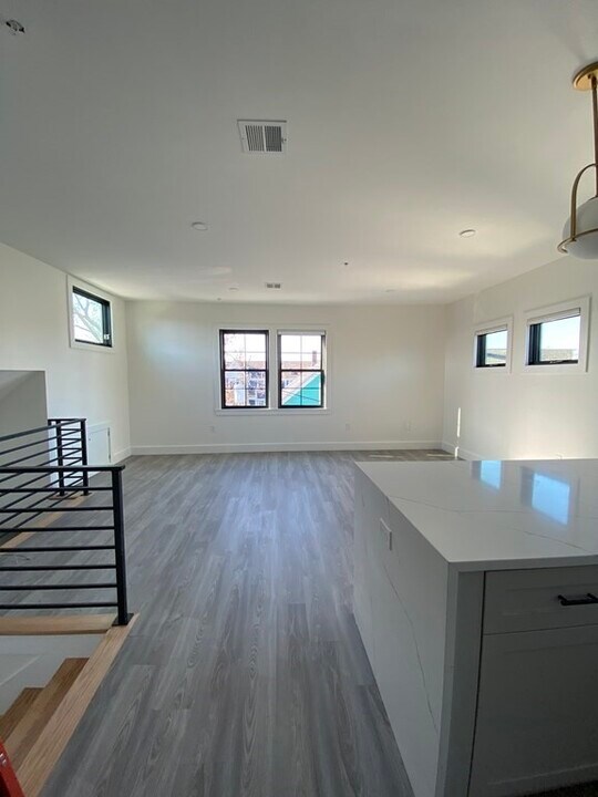 20 Lake St in Somerville, MA - Building Photo