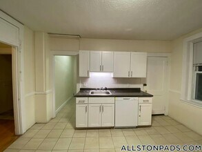 8 Barrows St in Boston, MA - Foto de edificio - Building Photo