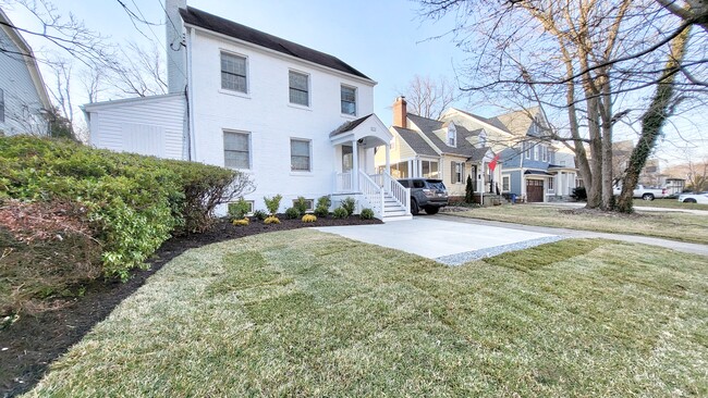 5604 Madison St in Bethesda, MD - Building Photo - Building Photo