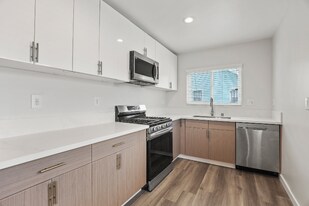 1358 W 36th St in Los Angeles, CA - Building Photo