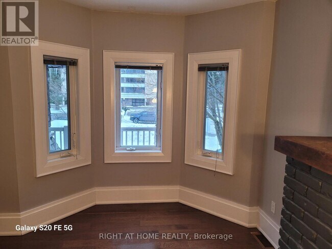 302 Glenlake Ave in Toronto, ON - Building Photo - Building Photo