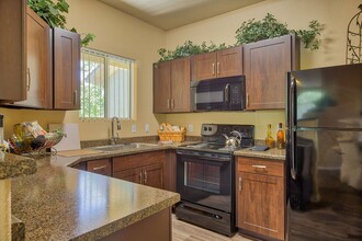 Serena Shores Apartments in Gilbert, AZ - Building Photo - Building Photo