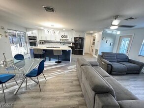 1206 SE 23rd Pl in Cape Coral, FL - Building Photo - Building Photo