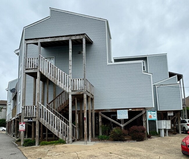property at 1326 W Ocean View Ave