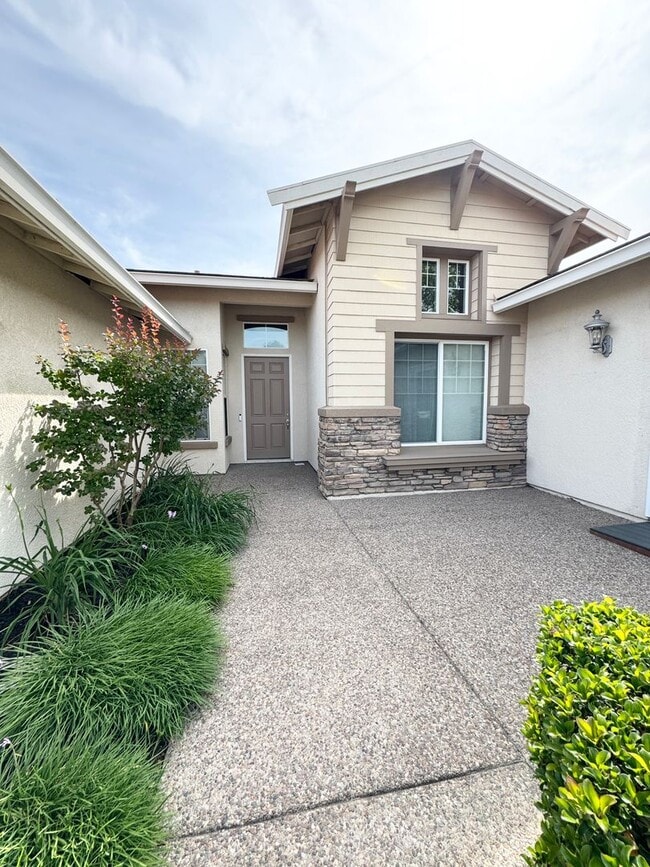 1053 Overland Ln in Lincoln, CA - Building Photo - Building Photo
