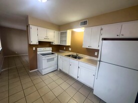 537 Dallas St SE in Albuquerque, NM - Building Photo - Building Photo