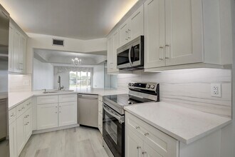 23305 Barwood Ln N in Boca Raton, FL - Building Photo - Building Photo