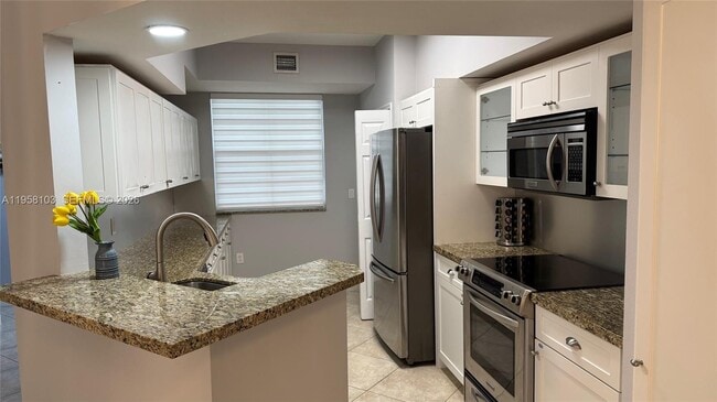 3215 NE 184th St in Aventura, FL - Building Photo - Building Photo