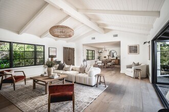 1383 School House Rd in Montecito, CA - Foto de edificio - Building Photo