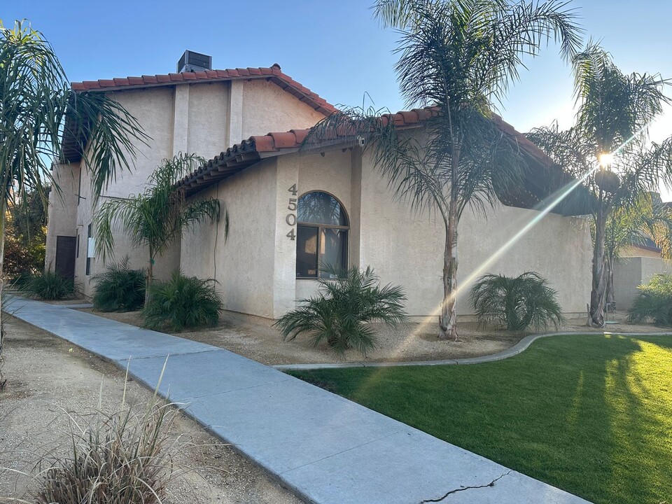 4504 Tierra Verde St-Unit -Unit D in Bakersfield, CA - Building Photo