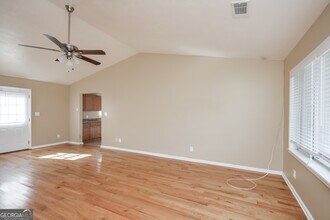 3848 Centerville Hwy in Snellville, GA - Foto de edificio - Building Photo