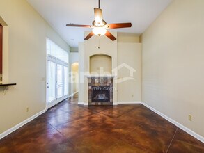 2406 Lake Garden Dr in Memphis, TN - Building Photo - Building Photo