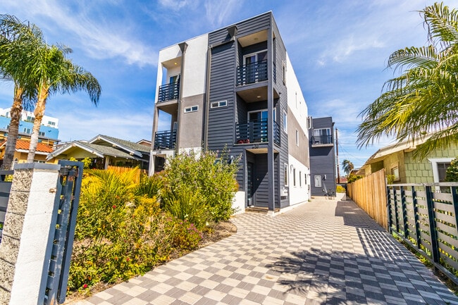 property at 622 N Serrano Ave