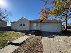 712 N Madison St in Marion, IL - Building Photo