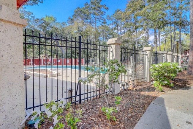 400 William Hilton Pkwy in Hilton Head Island, SC - Foto de edificio - Building Photo