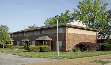 Trotwood Downs and Brittany Townhomes in Hazelwood, MO - Building Photo - Building Photo