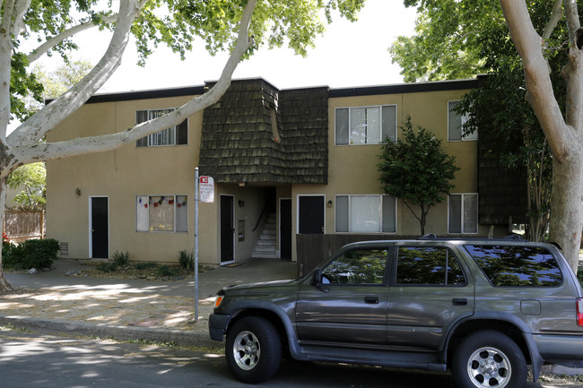 2400 C St in Sacramento, CA - Foto de edificio - Building Photo