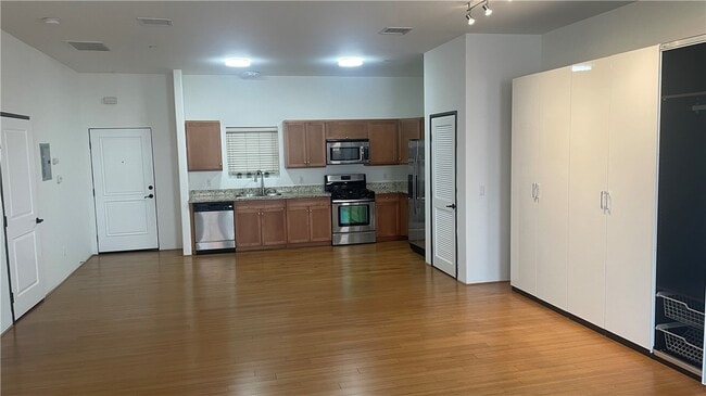 255 W 7th St in Los Angeles, CA - Building Photo - Building Photo