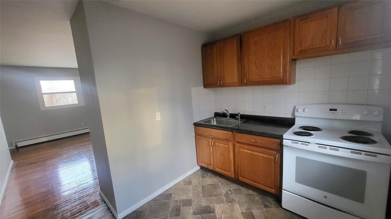 40 Haviland Rd-Unit -A8 in Poughkeepsie, NY - Building Photo