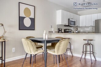 2800 Clarendon Blvd-Unit -FL4-ID447 in Arlington, VA - Foto de edificio - Building Photo