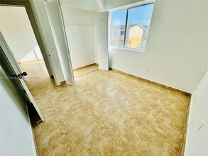 6245 SW Kendale Lakes Cir in Miami, FL - Building Photo - Building Photo