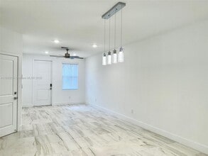142 SW 171st Way in Pembroke Pines, FL - Building Photo - Building Photo