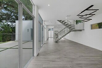 5720 SW 24th St in Miami, FL - Building Photo - Building Photo