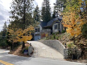 196 N Fairway Dr in Lake Arrowhead, CA - Building Photo - Building Photo