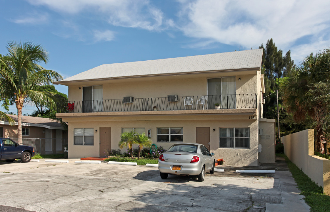 119 NW 43rd Ct in Fort Lauderdale, FL - Building Photo