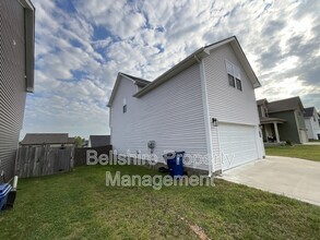 1149 Eagles Nest Ln in Clarksville, TN - Foto de edificio - Building Photo