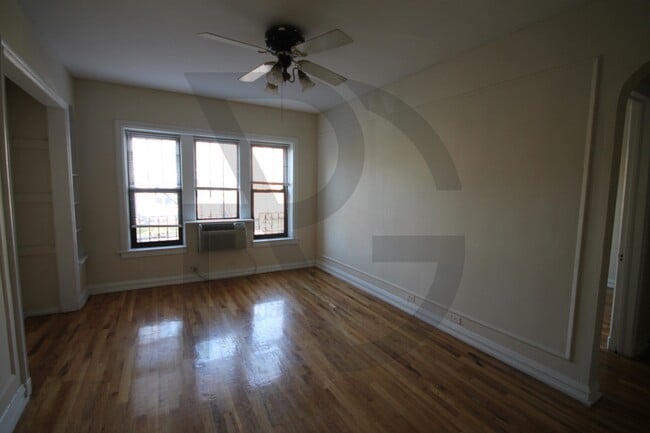 835 W Wolfram St, Unit 3 in Chicago, IL - Building Photo - Building Photo