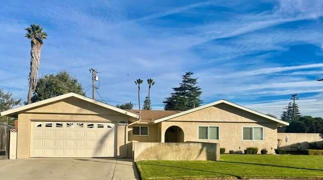 property at 3694 Lakeview Ct